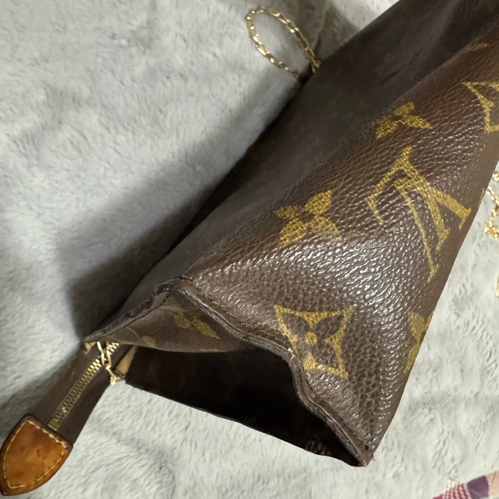Louis Vuitton EUC Monogram Pouch with Gold Chain - Picture 4 of 8